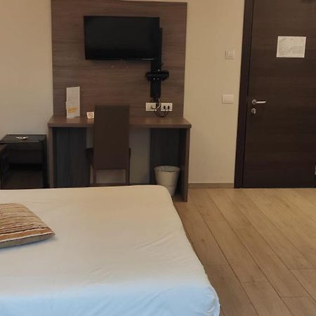 Palazzo Marignano Hotel Melegnano Eksteriør billede