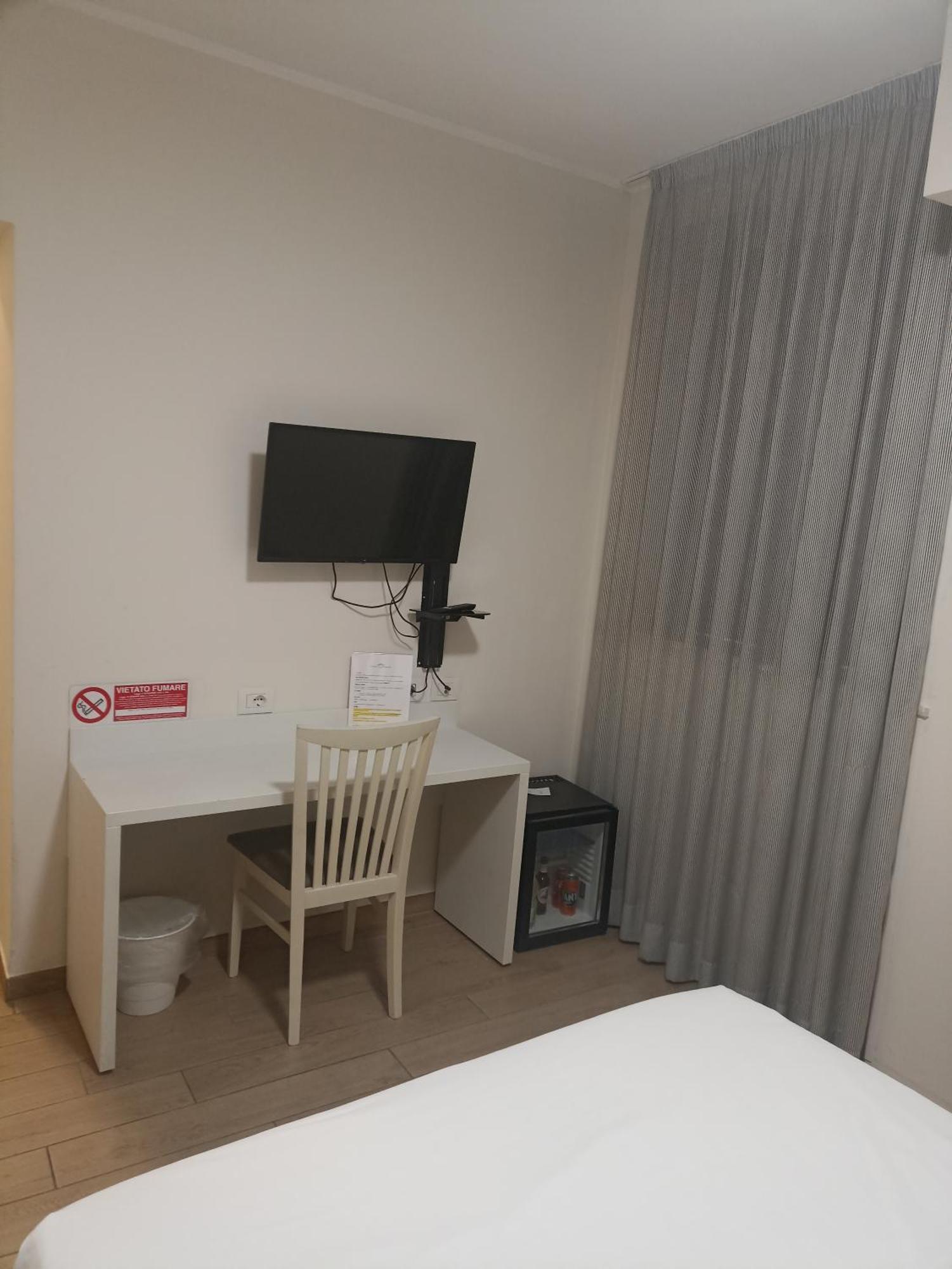 Palazzo Marignano Hotel Melegnano Eksteriør billede