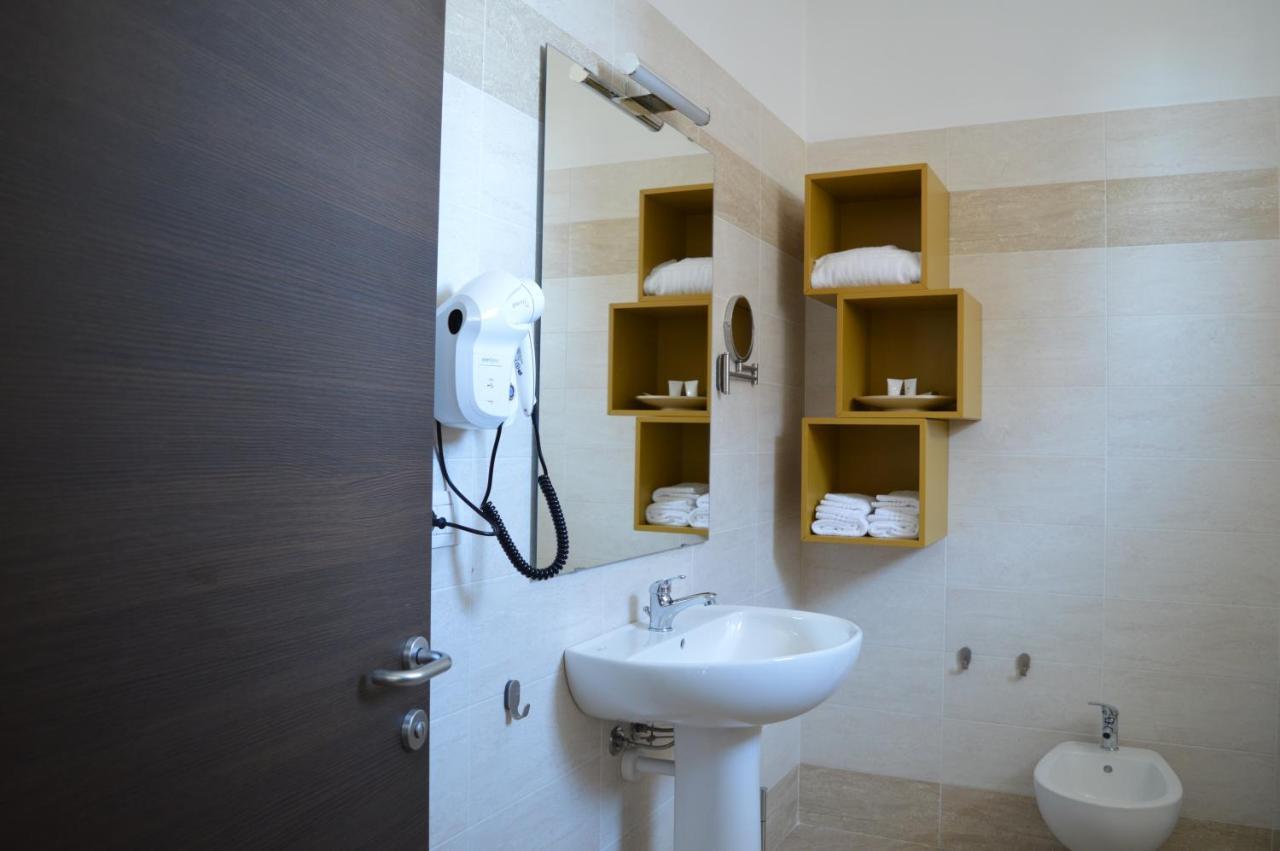 Palazzo Marignano Hotel Melegnano Eksteriør billede